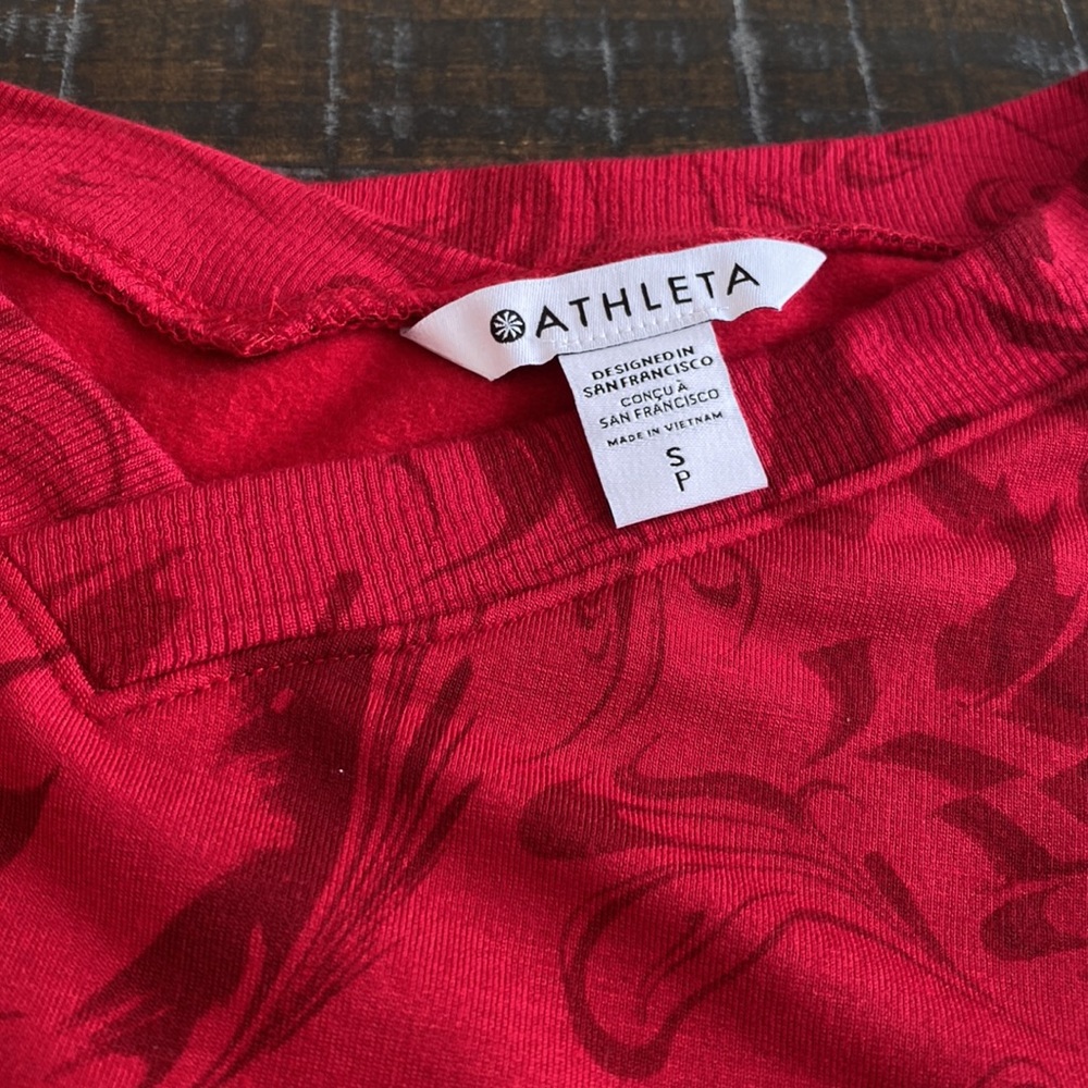 🔥NWT Red Athleta Luxe V-Neck Sweatshirt! - Picture 6 of 8